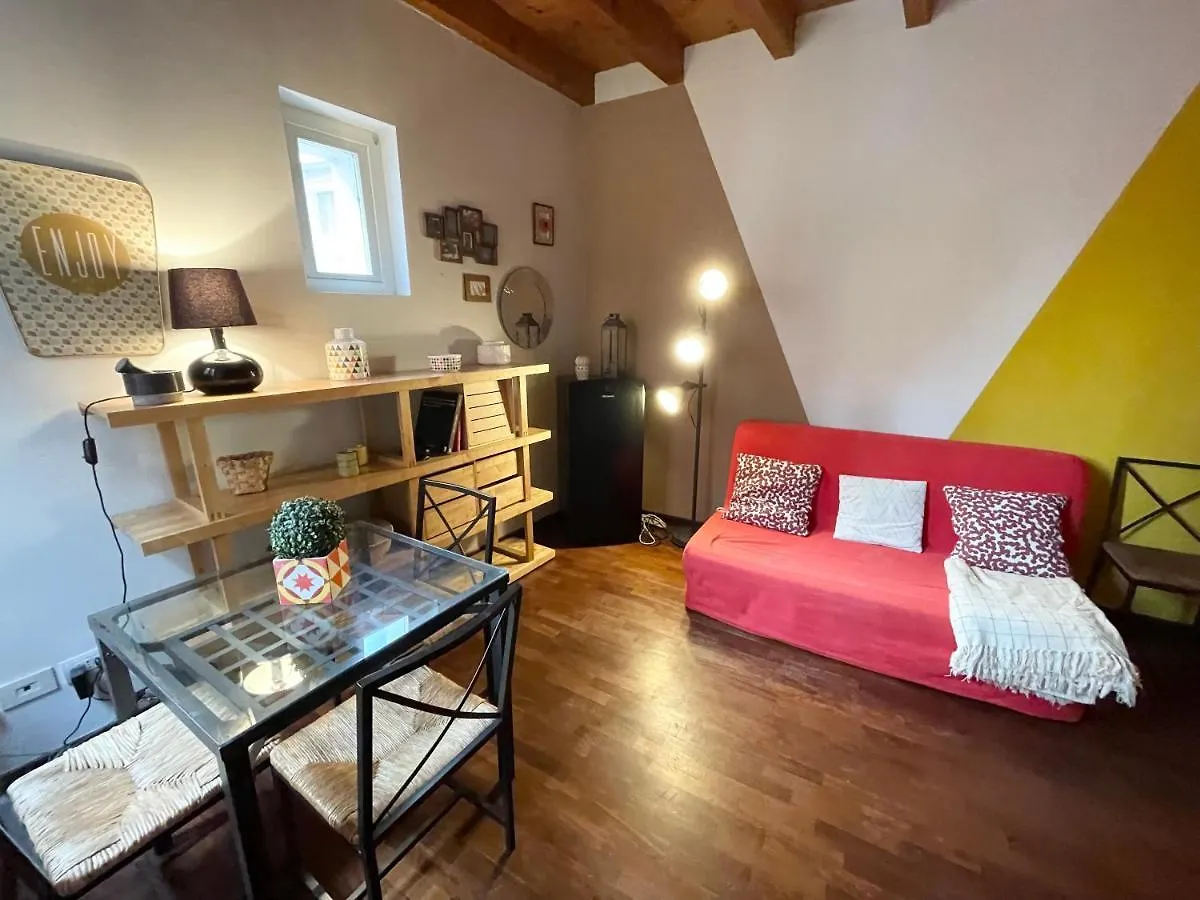 [Navigli private terrace]city center&free wifi Milano 0*,  Italia